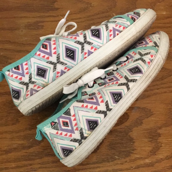 Shoes - Womens SZ 8 Geometric Pattern Sneakers